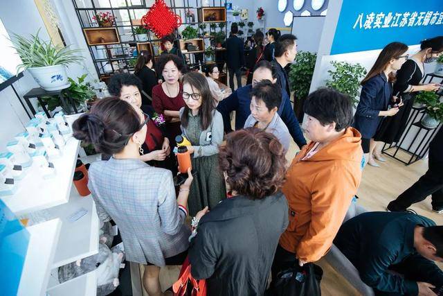 【开云电竞官方网站】
八凌团体分公司、门店开业即引爆(图8)