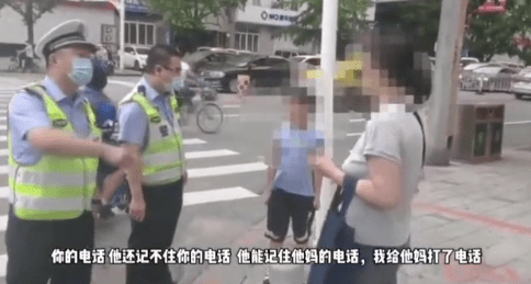 
丹东陌头一男童和姥姥走散……民警急脱手~~【开云电竞官网】(图3)